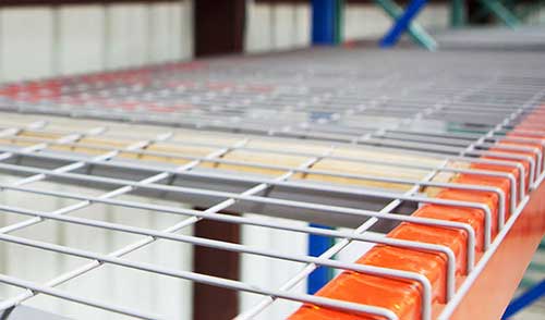 Welded wire mesh decking for pallet rack